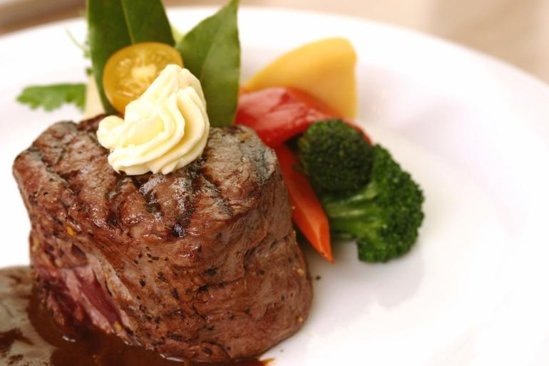 DINNER PLATED BEEF ENTREES: PRIME RIB Our seasoned 10 oz cut special seasoned and slow roasted to perfection to a medium rare FILET MIGNON 6 oz seasoned and grilled to perfection to a medium