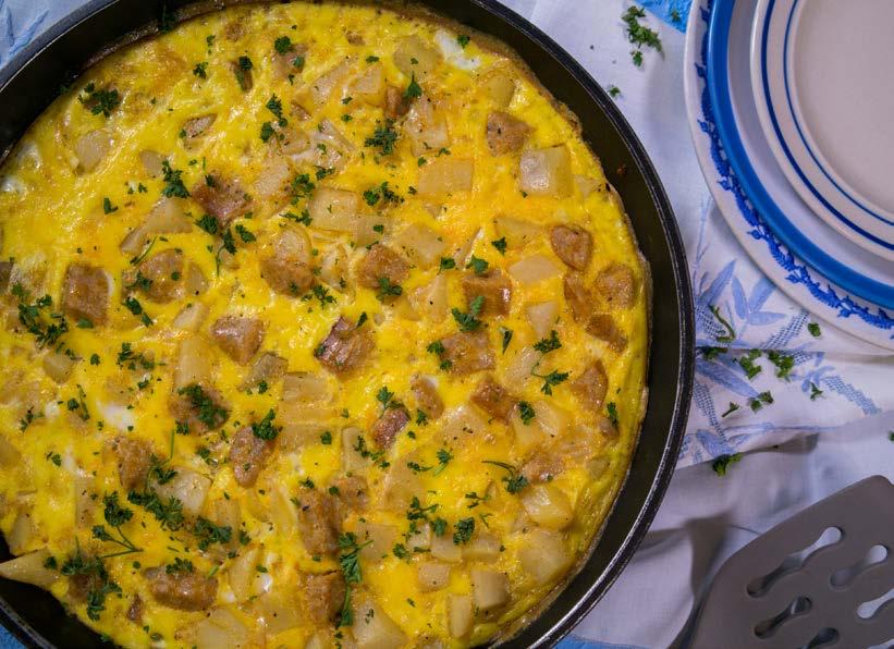 MEDITERRANEAN Spanish Style Omelette FRY 35 Eskort Mediterranean Pork Sausages 30 m olive oil 5 potatoes, cut into small cubes 30 ml butter 1 onion, chopped pinch of paprika 8 eggs parsley, to