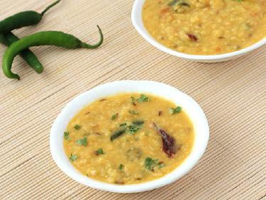 week 7 Spicy Yellow Moong Dal (Split Yellow Gram Curry) PREP TIME: 10 MINS; COOKING TIME: 20 MINS.