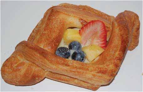 QUALITY CONTROL - FRESH FRUIT PASTRY THE PERFECT FRESH FRUIT PASTRY This is the correct way of folding the