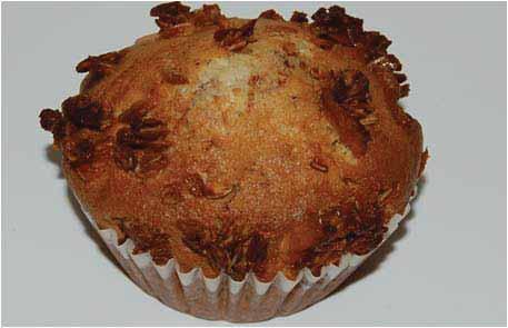 Even though the total peach weight is correct, there are only 2 pieces placed on this muffin, whereas
