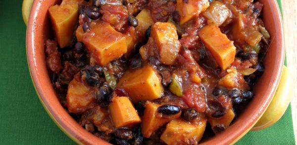 ENTREES Conor s Sweet Potato Black Bean Chili Total Time: 40 minutes Serves: 4 4 cups black beans 1 medium sweet potato, peeled and cut into ½ cubes 3 tbsp olive oil 1 medium onion, finely chopped 4