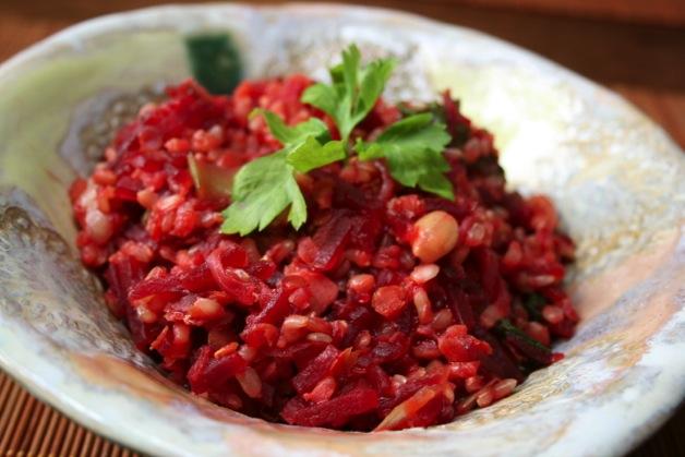 Beetroot Risotto with Lentils 2 servings Day 6, 7 1tbsp peanuts (unroasted) 400g (14.11oz) boiled grated beetroot black pepper, parsley Preparation: Prepare the broth (hot water + broth powder).
