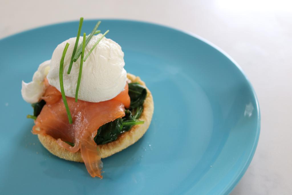 TIPS FOR THE PERFECT POACHED EGG 1. Use fresh eggs. Fresh eggs not only hold together better and will be easier to poach, they also taste great. 2.