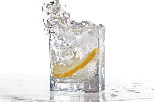 5% abv Gin Two legally defined types: Distilled Gin All flavoring done in a still Direct distillation/re-distillation