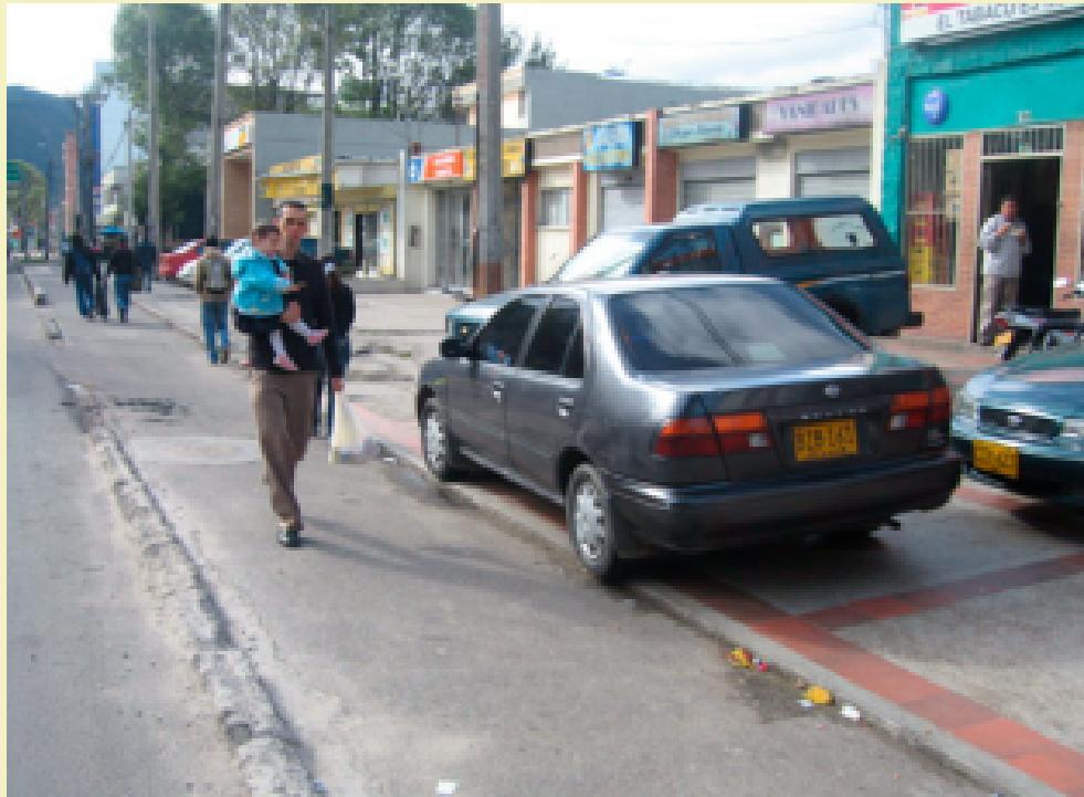 Khung 11: Cuộc cách mạng về vấn đề đỗ xe ở Boyota, Colombia Mục tiêu chính của thị trưởng Enrique Penalosa trong nhiệm kì của ông ấy là việc tái phân bổ quyền sử dụng không gian công cộng.