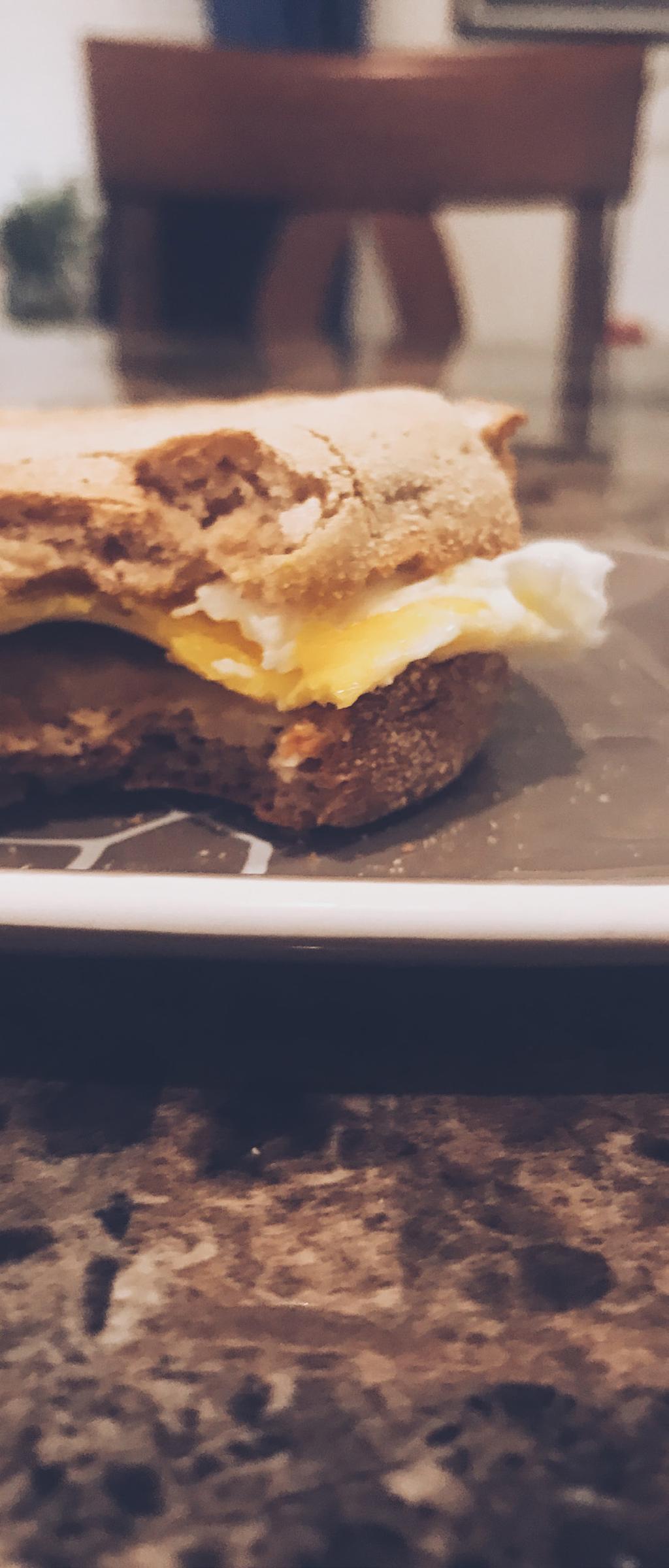 egg sandwich Prep Time: 5 min Total Time: 10 min 1 bagel thin or whole grain english muffin 1 egg 1 spreadable cheese wedge (such as laughing cow) 1. Toast bread. 2.