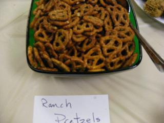 Ranch Pretzels Ingredients 1 lb. (16 oz.) bag pretzels 1 envelope ranch salad dressing mix 1/2 cup canola oil 2-3 tsp. dill weed 1 tsp. garlic powder Instructions 1.