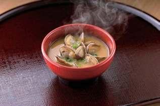 00 鮭照り焼き定食 Salmon Teriyaki Teishoku Salmon in teriyaki sauce set meal. 26.