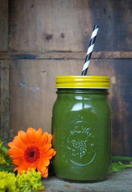 Green and Gorgeous Breakfast Smoothie [Serves 1]* ½ bunch kale 1 handful spinach