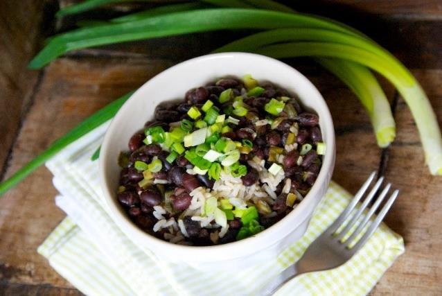 AlkaTastic Burrito Bowl [Serves 2]** 1 cup of quinoa (or brown rice) 1 15oz can of black or adzuki beans (Eden Organics is a great brand) 2 green onions, sliced 1 lime, juiced 2 garlic cloves, minced