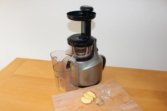 WHY I USE A COLD PRESS JUICER Cold press juicers (also called slow juicers or masticating juicers) make a higher quality juice and also give a higher yield.