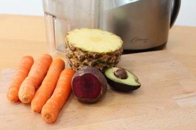 Chop and juice the pineapple 3. Juice the carrots 4. Juice the beetroot 5.