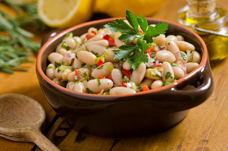 WHITE BEAN SALAD Knife, measuring spoons, medium bowl ½ cup unsalted white kidney beans, rinsed and drained 1 cup sliced cherry tomatoes 1 cup mixed baby greens, or leafy green of your choice 1