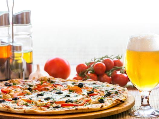 Pizza & Craft Beer Pizza and Craft Beer Craft Brewers and independent pizza operators have synergy Hand crafted Artisanal Strategic ingredients Small