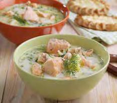 Add the cream and the shredded dill to the saucepan. Place the salmon fillet slices in the soup and boil for approximately 5 