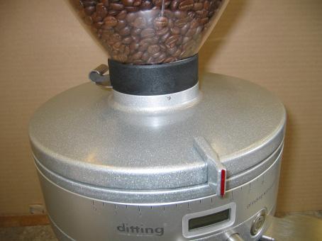 6 Operation Only use the KE 640 espresso grinder for roasted coffee beans. Observe the safety instructions under 1.