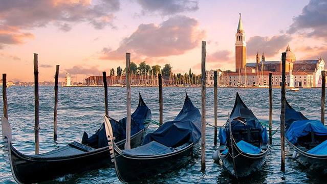 DAY 1/Morning Venice Walking Tour The itinerary starts from the heart of the city, the pinnacle of its authentic beauty and elegance, the wonderful St.