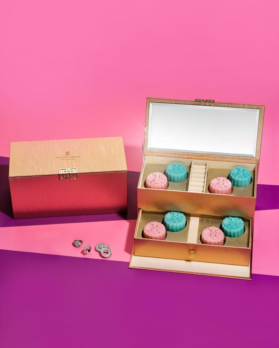 Perfect for gifting to business associates or loved ones, our traditional baked mooncakes are stylishly presented in a luxe