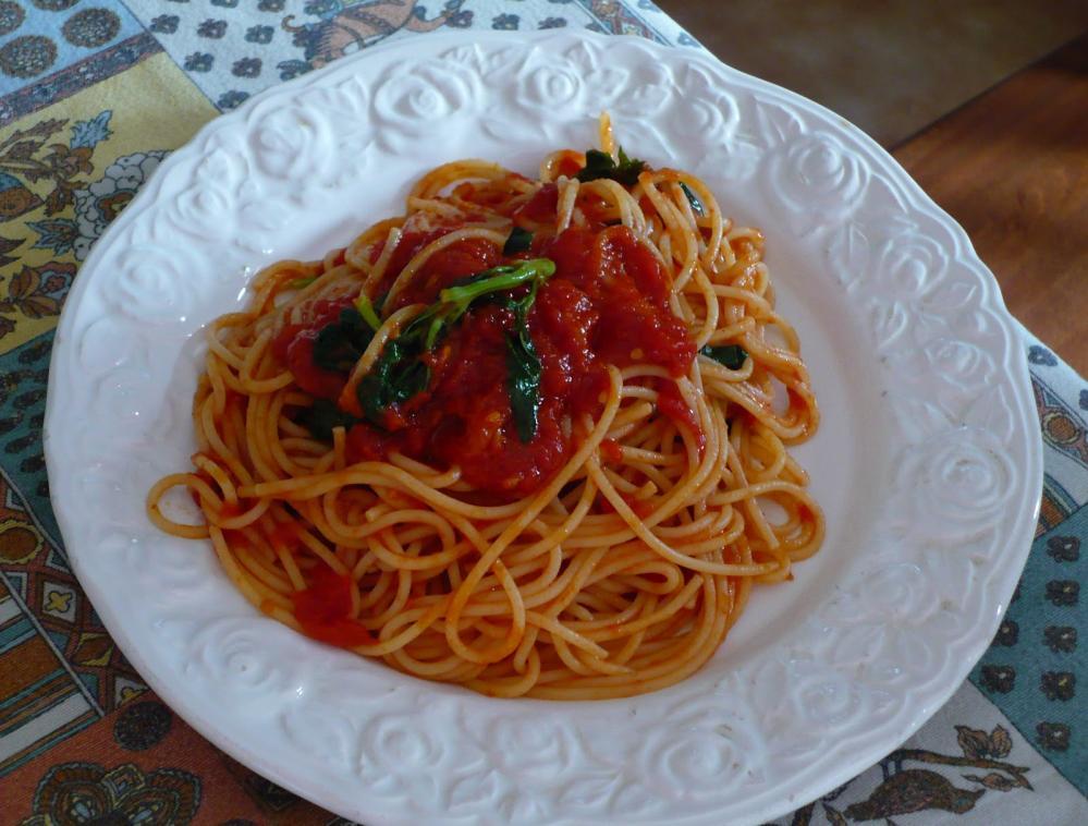 Linguine with Tomato Sauce http://upload.wikimedia.org/wikipedia/commons/3/33/spaghettata.