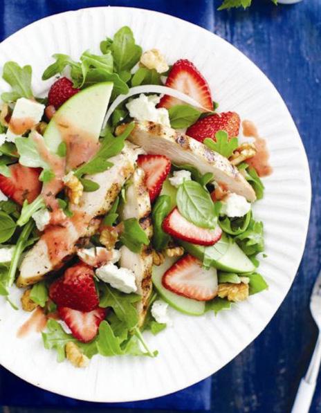 GRILLED CHICKEN & STRAWBERRY SALAD Submitted by Carol T. - sourced from www.chatelaine.