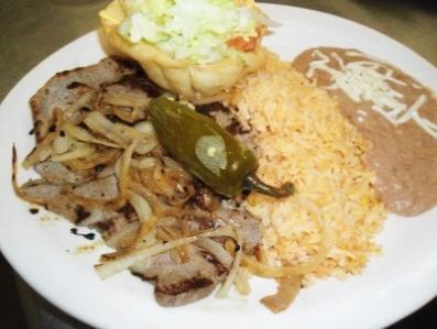 99 Thinly cut grilled beef served with onions, and jalapeños Milanesa de Pollo o Res $9.