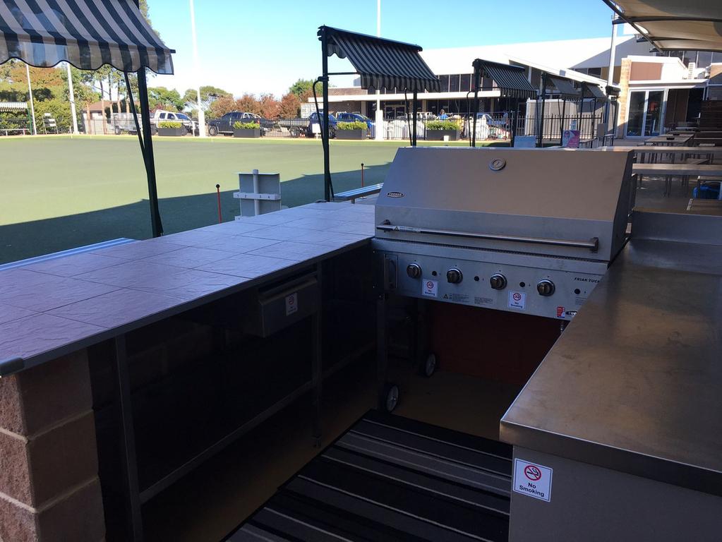 FREE BAREFOOT BOWLS Bookings required Perfect for Christmas parties, birthdays, sporting team get togethers Hire the adjacent Patricia room $150 Catering options include BBQ packages, platters &