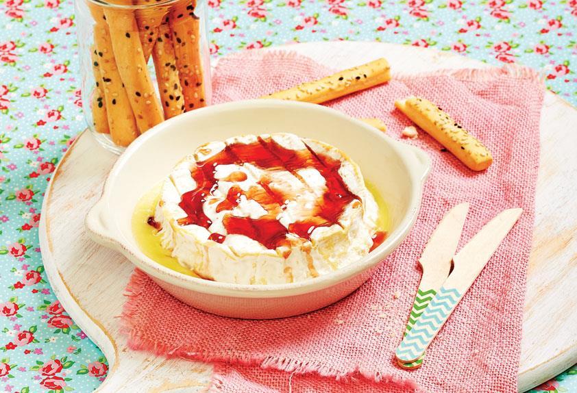 Gooey Cheese with Honey-Berry Drizzle ½ bottle Honey 2 tbsp Camembert Cheese 250g Cheese crackers or breadstick to serve 1.