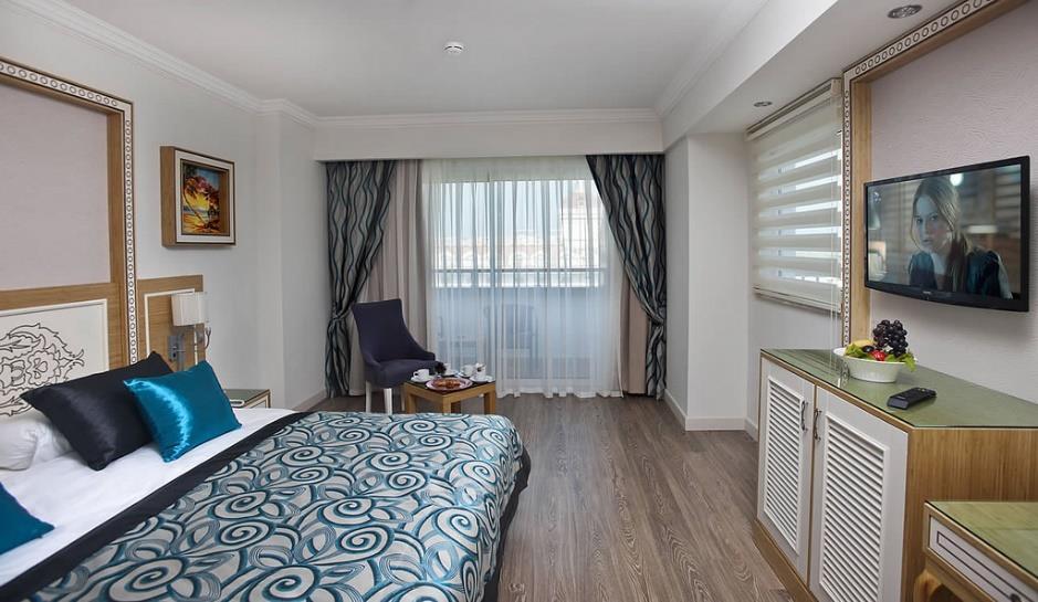 ROOMS LOCATION SPACE FEATURES Superior Room Land and Side Sea View 23 m2 16 rooms.