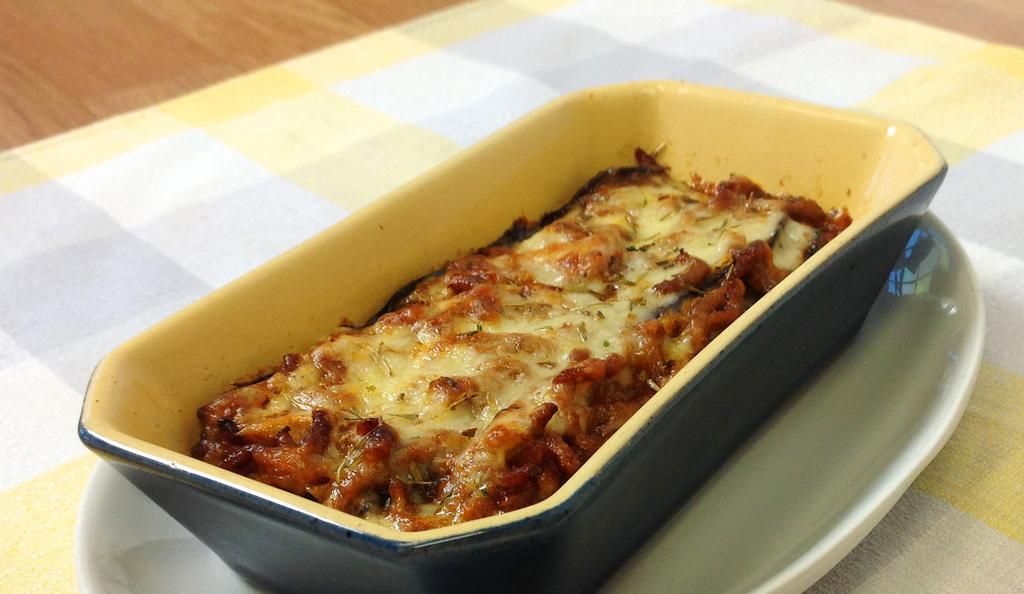 Minced Beef and Aubergine Bake 2:1 ratio Preparation time: 10 minutes Cooking time: 20 minutes Recipe makes 1 portion Recipe