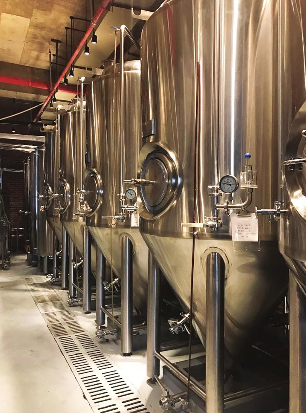 PRT design, fabricate and install customized small & medium sizes for brewpub, restaurant and brewery,volume range from 100L to 10KL(1BBL to 100BBL) based on everyone s varied production