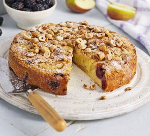 LESSON 1 Apple and Blackberry Cake 125g butter, softened, plus extra for the tin 125g caster sugar 3 large egg, beaten 100g self-raising flour 2 Discovery, Russet or Worcester apples, peeled and