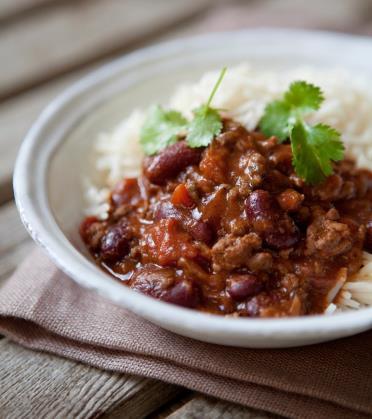 LESSON 4 CHILLI-CON-CARNE 3/4 kg minced beef or bag of Quorn 1 onion 1 red pepper 1 clove garlic 1 can of tomatoes 1 can of red kidney beans 1 beef or vegetable stock cube 2 tbsp tomato puree 1tsp
