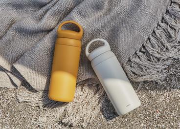 Vacuum insulated, it retains the temperature and flavor of drinks for a long time.