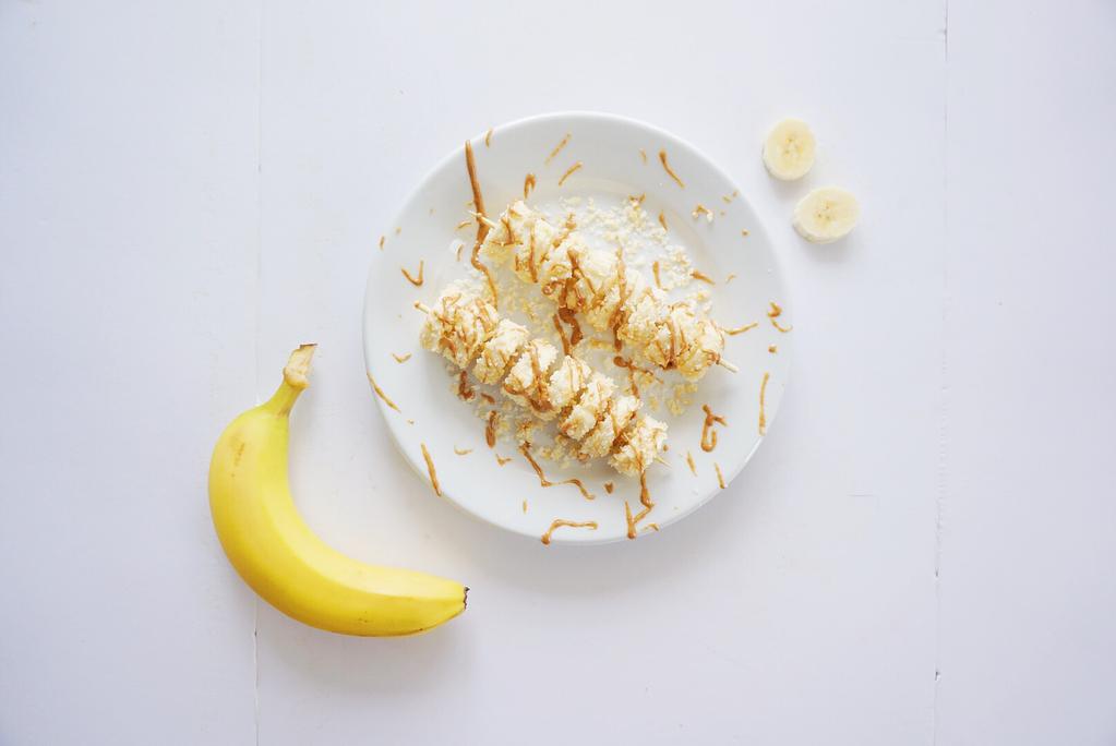Day 1 Banana Nut Skewer (makes enough for Day 1 and Day 2) Ingredients 4 bananas (sliced) 1 cup of toasted coconut 4 tablespoons almond butter 4 skewers Instructions 1.