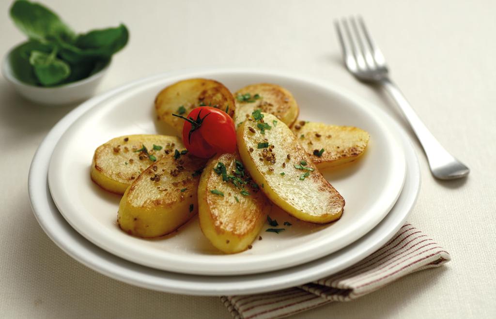 Crisp POTATO VEGETABLES 1kg potatoes, olive oil, salt, pepper. Wash the potatoes, peel off the skins and cut each into 4 slices. Season with salt and pepper.