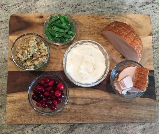 INGREDIENTS ] cup cubed or shredded turkey ] cup mashed potatoes ] cup stuffing ] cup green beans ] cup cranberries _ cups water or milk Thanksgiving Dinner MAKES b `-OUNCE SERVINGS (c^ CALORIES/OZ)