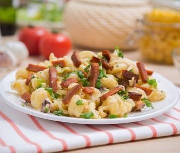 Bacon Delicious vegetarian bits of bacon that fit perfectly in the preparation of a salad meal, pizza, stew, mashed potato dish, or an oven dish. This product is available in various formats.