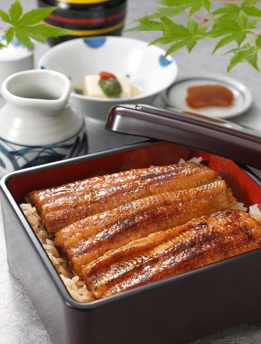 B.B.Q EEL DINNER Lunch 5,000 Traditional Dish of the Season Carefully Selected Raw Fish of the Day with Vegetable Garnish Served with Soy Sauce and Seasoned Miso