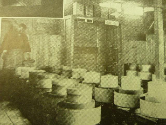 Grinding Process in Taisho period (20th C) Machine for
