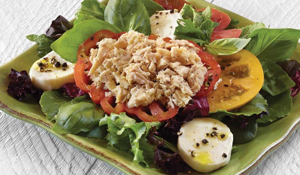 heirloom tomato and tuna salad SERVINGS: 8 1 lb Fresh mixed baby greens 2 (5 oz) pouches Chicken of the Sea Solid White Albacore Tuna 6 Medium-large heirloom tomatoes, sliced 1 lb Fresh mozzarella