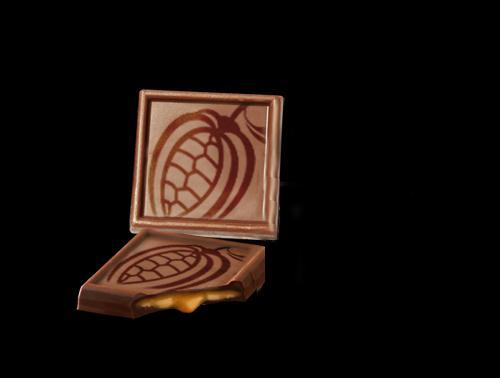THINS Standard Product Offering Customizable Packaging & Counts (avail 11/2016) Your choice of Belgian 54% Dark Chocolate or 34% Milk Chocolate. Piece counts can be adjusted.