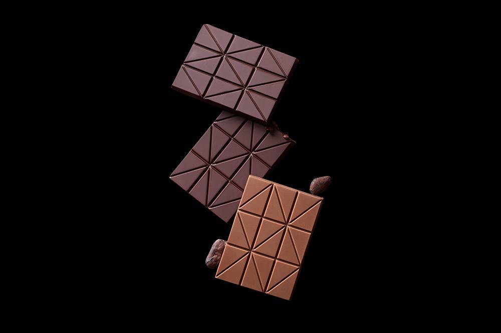 Chocolate (Thin) Bars Dark or milk chocolate solid or with granules and/or chopped (4 mm) inclusions.