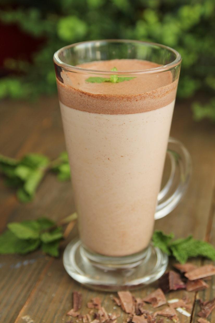 Tuesday Breakfast Mint Chocolate Chip No-Milk Shake (see recipe below) Coffee with a little organic pastured milk/cream or green tea Mint Chocolate Chip No-Milk Shake (Serves: 2) 1 frozen banana, cut