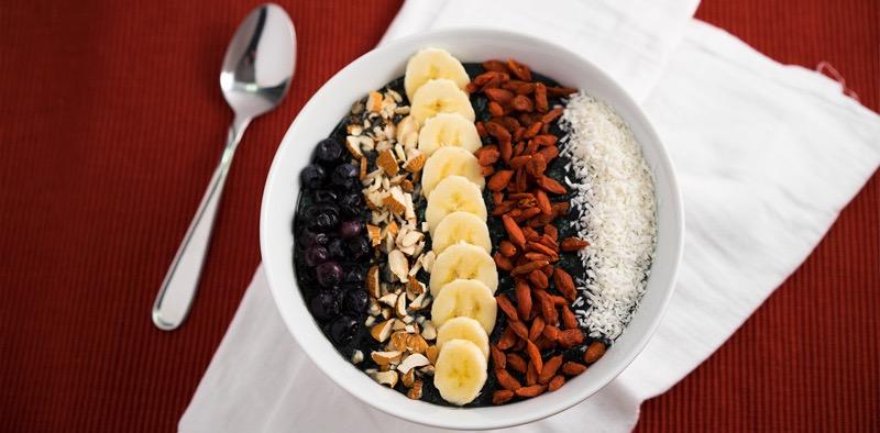 Day 7 - Morning Smoothie Berry Crunch Smoothie Bowl Bowl : 1 cup spinach 1/2 tablespoon chia seeds 1/2 tablespoon honey 1/2 cup unsweetened almond milk ½ cup blueberries 1/4 banana 1. Blent Bowl.