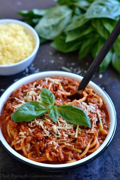 Turkey Bolognese with Zucchini Noodles Serves 4 3 Zucchini or summer squash 4oz of your favorite spaghetti (whole wheat pasta adds more fiber) 1 jar of your favorite marinara sauce 1 small onion 2