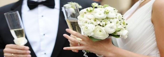 Wedding Policies PAYMENT A $1500 nonrefundable deposit is required with your signed contract to hold the space for you. The remaining balance is due one week prior to your event.