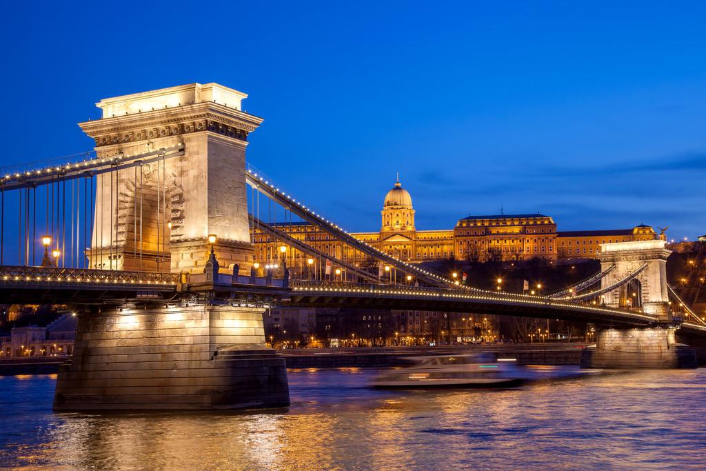 Budapest & surroundings 3 DAYS / 2 nights min 6 pax 470 EUR min 15 pax 360 EUR DAY 1 Arrival in Budapest, city tour of Budapest (depending on time of arrival) Beautiful dinnercruise on the luminous