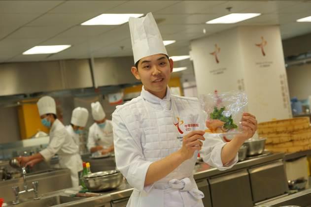 - 2 - A graduate of ICI s Diploma in Western Food Preparation, Wallace LI joined the Alen Thong Young Chefs Golden Coffee Pot Challenge in Abu Dhabi, UAE, last November as a member of the Hong Kong