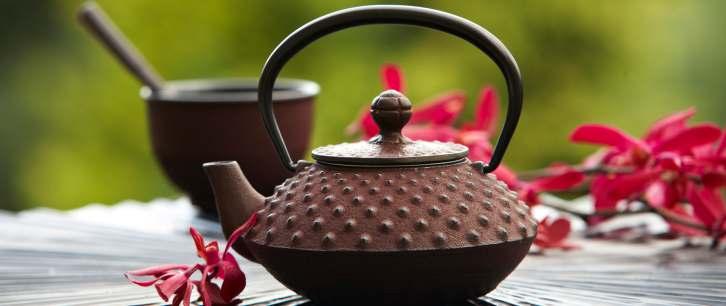 Because these teapots are made with natural iron, the water boiled in them gives a unique flavour, resulting in the tea brewed to taste better than when brewed in other teapots or kettles.